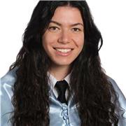 Profesora de apoyo especializada en matemáticas para niños y niñas de primaria con dificultades en esta materia